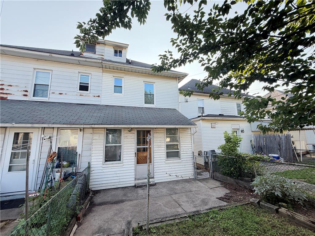 1627 Riegel Street Property Photo 6