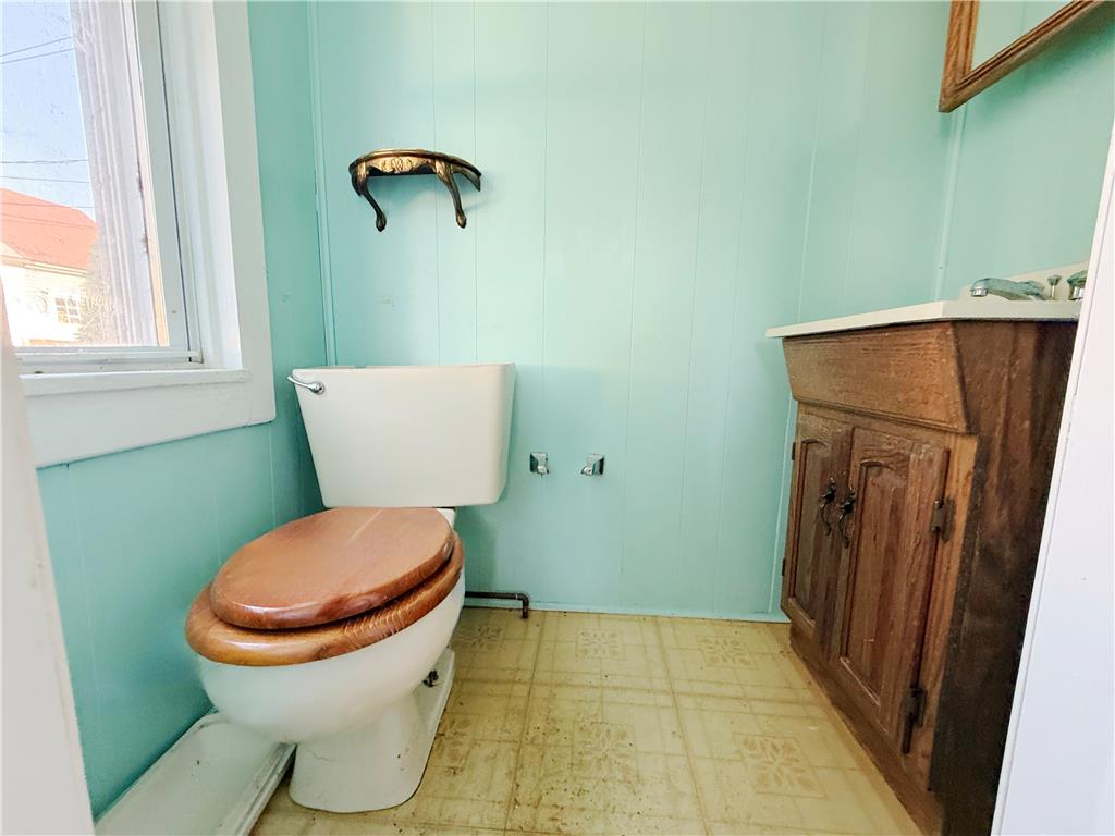 1627 Riegel Street Property Photo 10