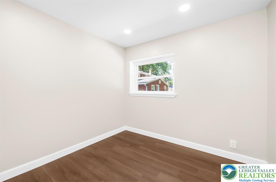 82 White Oak Lane Property Photo 13