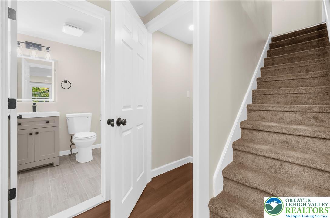 82 White Oak Lane Property Photo 15