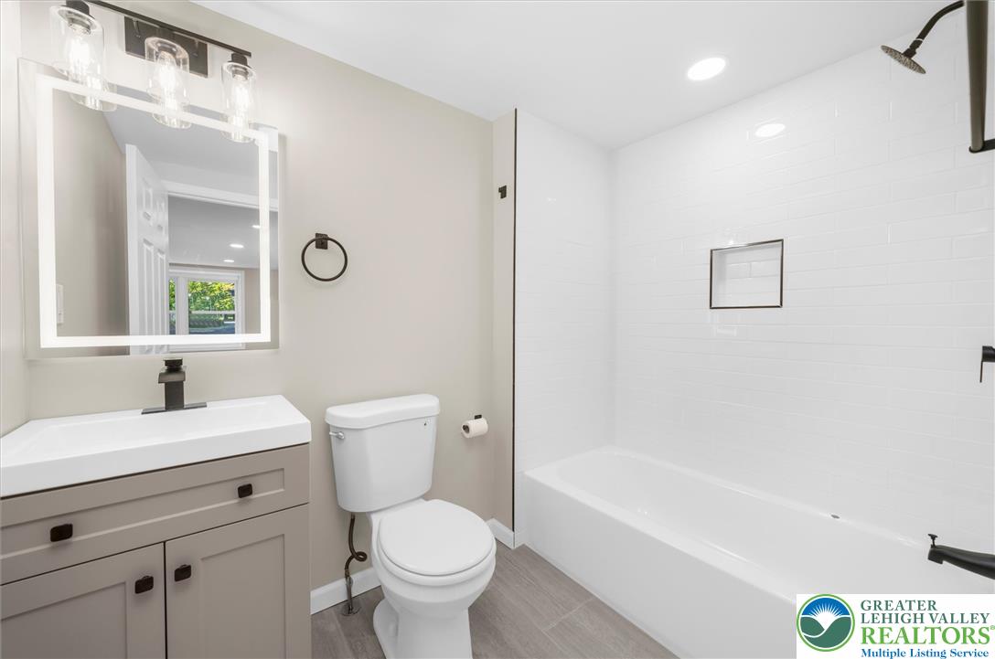 82 White Oak Lane Property Photo 17