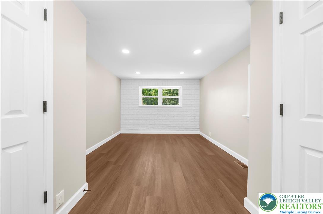 82 White Oak Lane Property Photo 18
