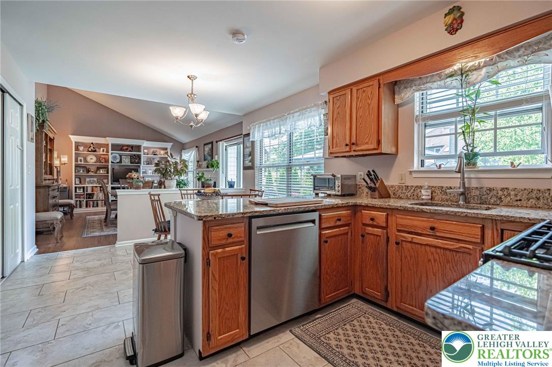 3303 Sturbridge Avenue Property Photo 12