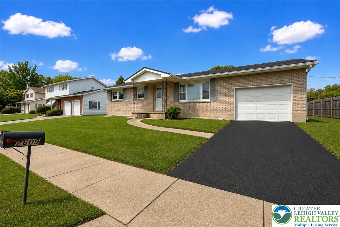 2609 Lynnhurst Drive Property Photo 1