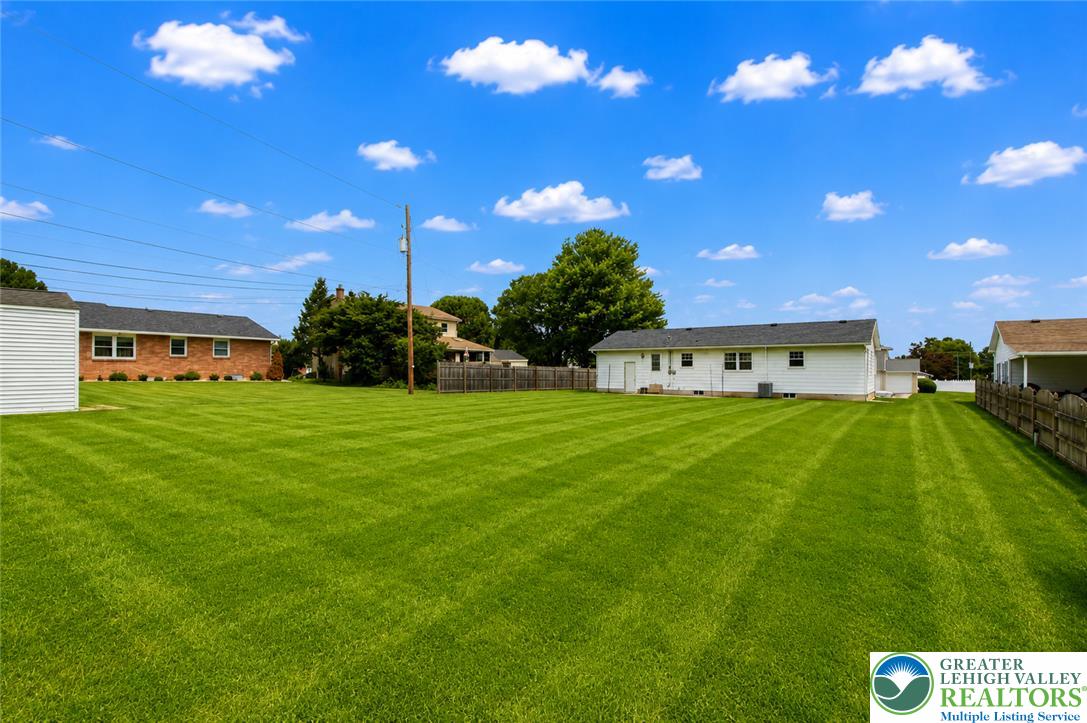 2609 Lynnhurst Drive Property Photo 4