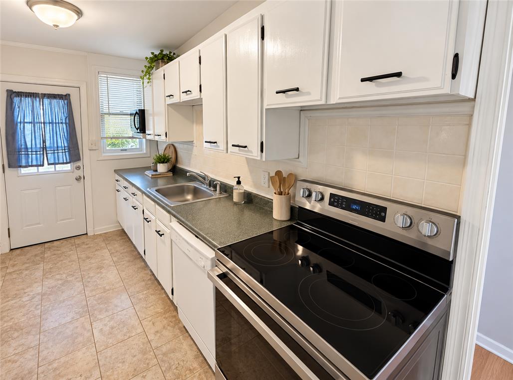 809 Bushkill Street Property Photo 2