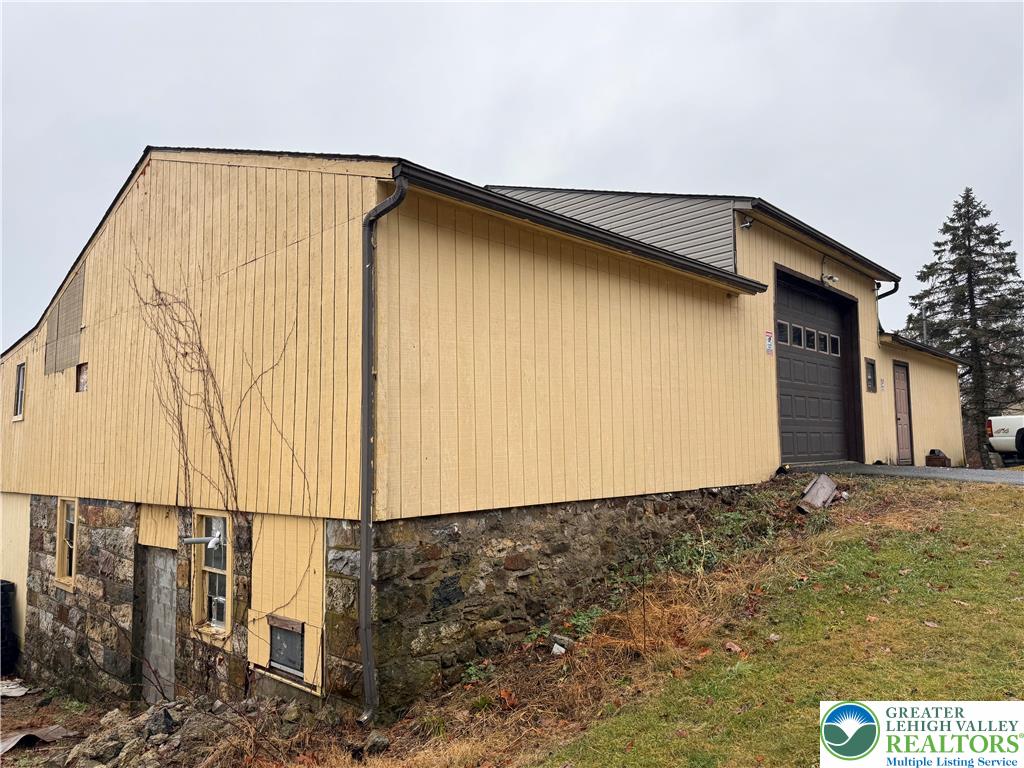 2552 Spring Street Property Photo 4