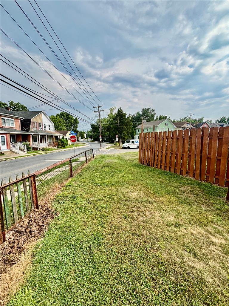 2404 Victor Street Property Photo 4