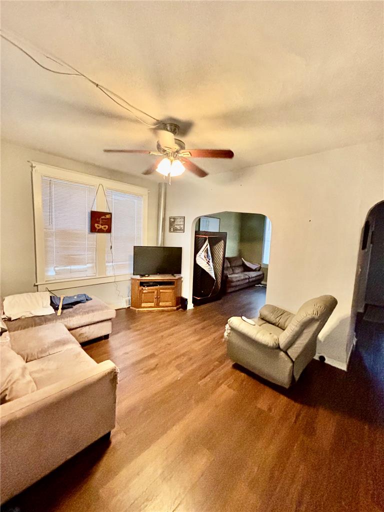 2404 Victor Street Property Photo 8