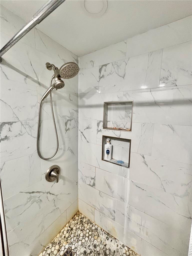 2404 Victor Street Property Photo 11