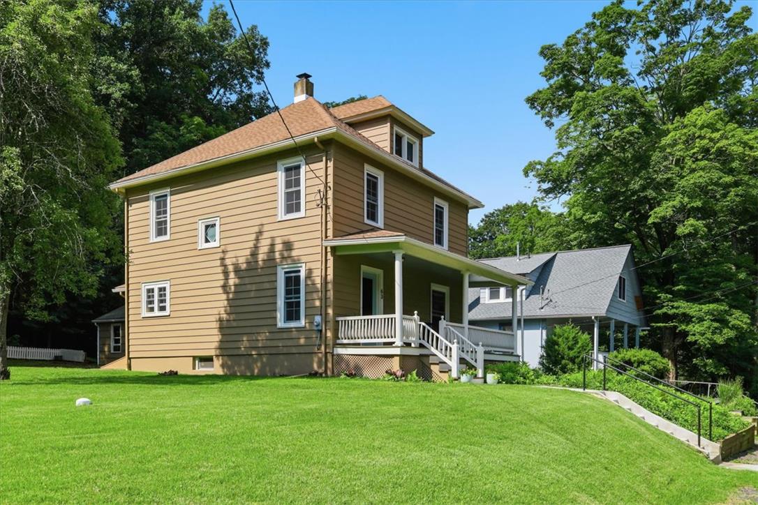 63 Oak Street Property Photo 4