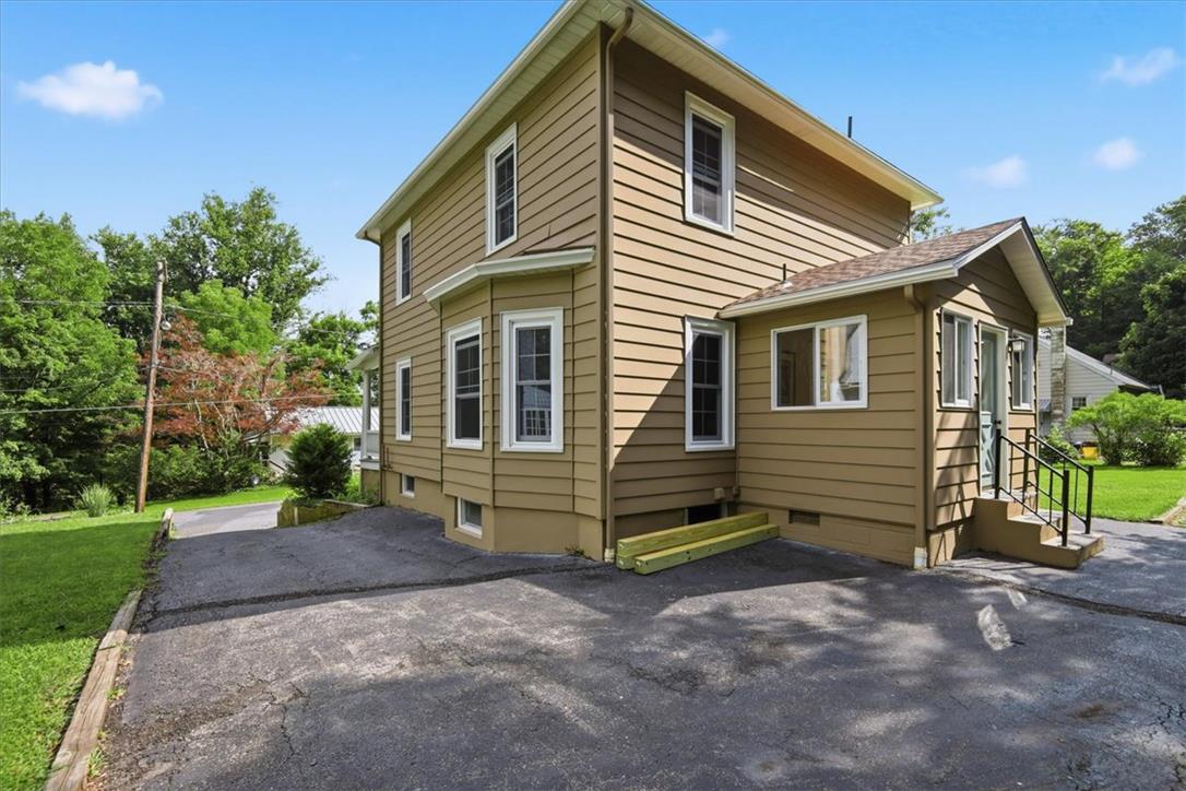63 Oak Street Property Photo 10