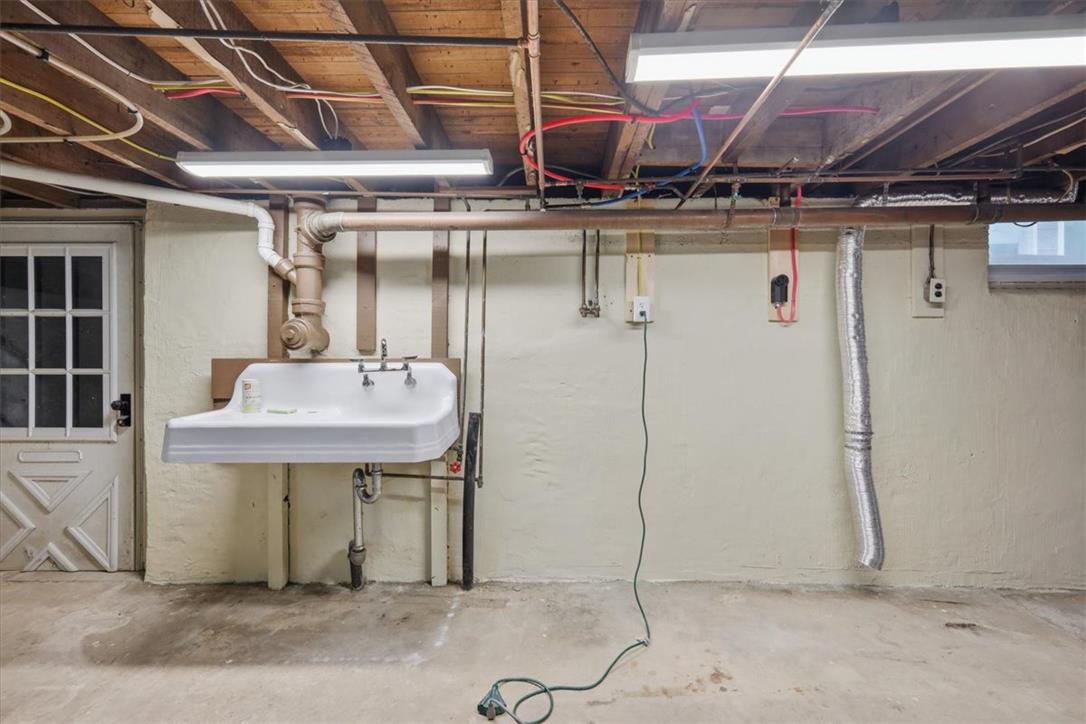 63 Oak Street Property Photo 50