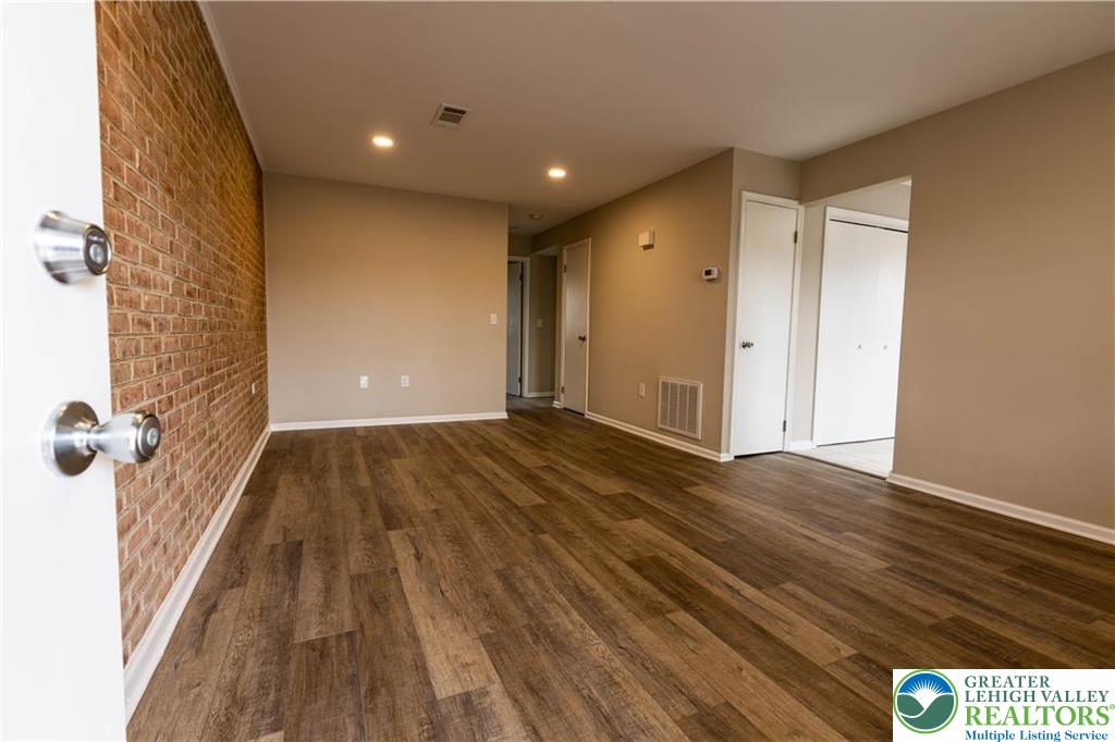 4074 Winfield Terrace Property Photo 3