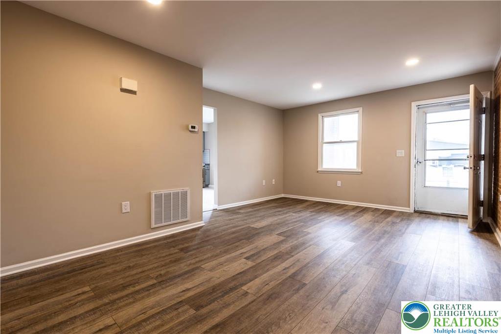 4074 Winfield Terrace Property Photo 6
