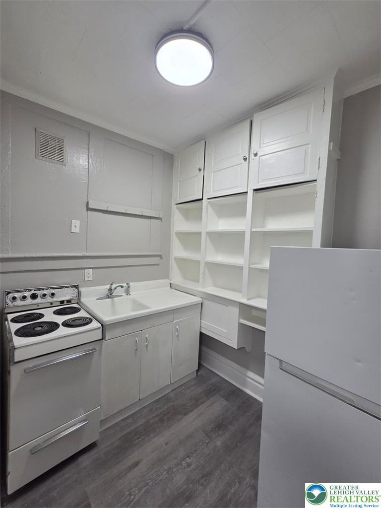 104 North 8th 2r Property Photo 5