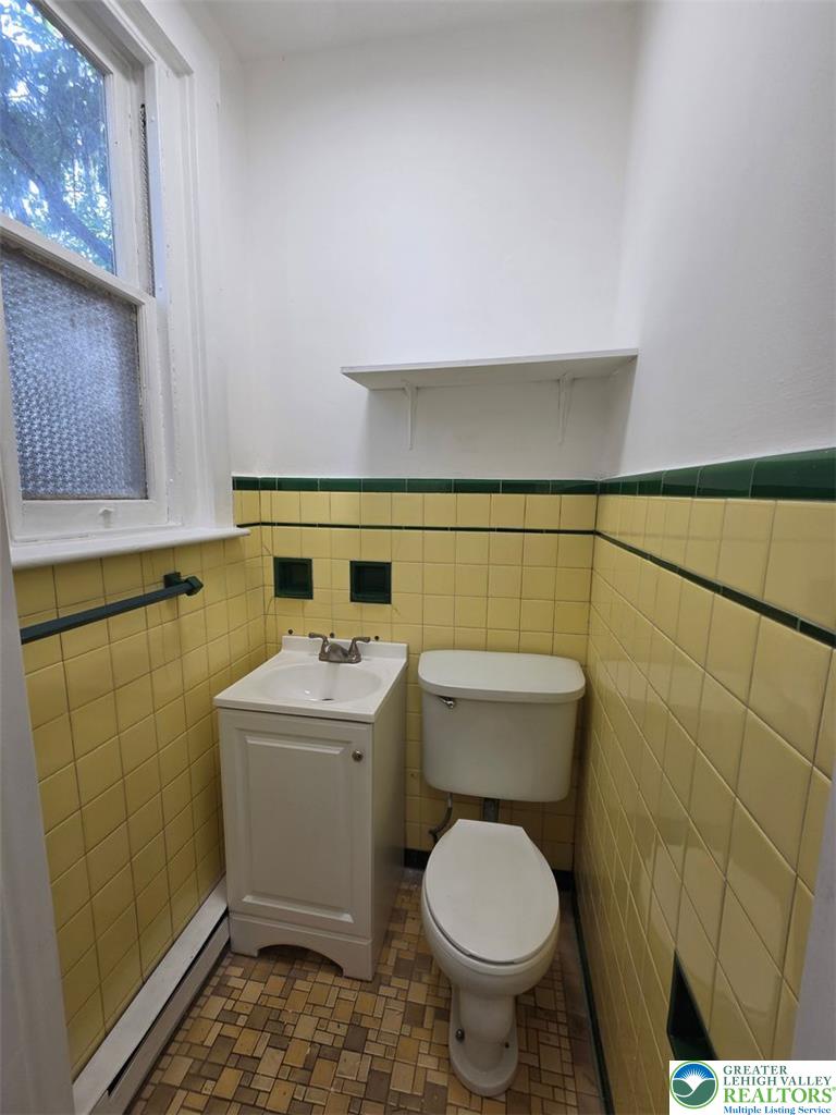 104 North 8th 2r Property Photo 7
