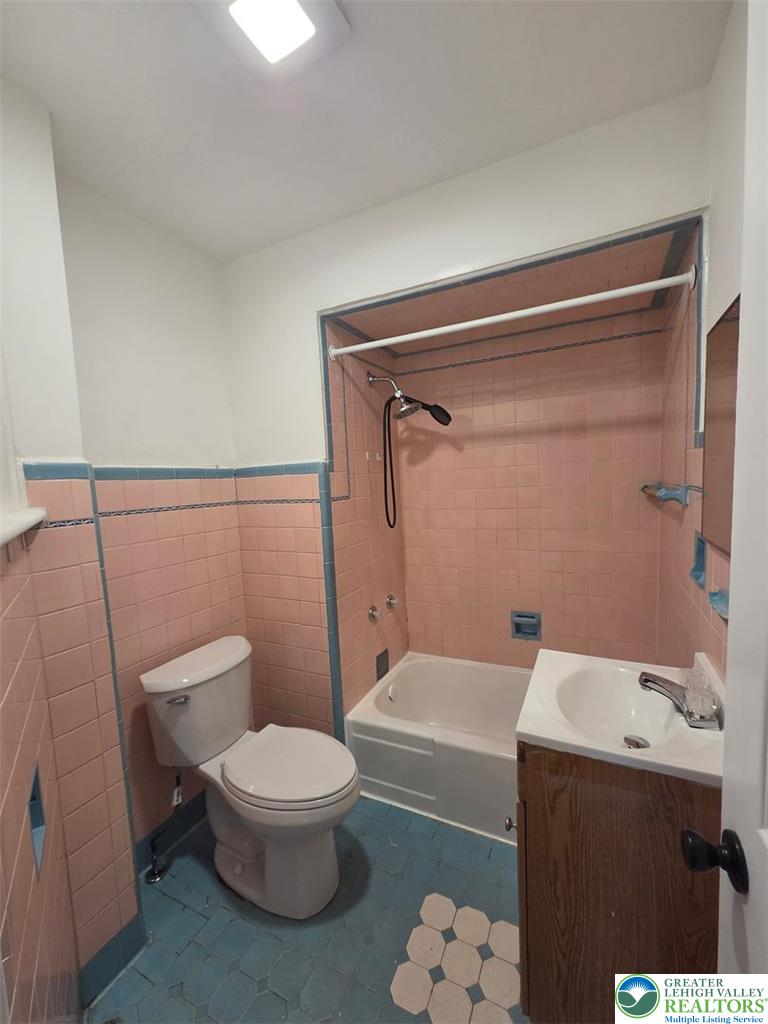 104 North 8th 2r Property Photo 8
