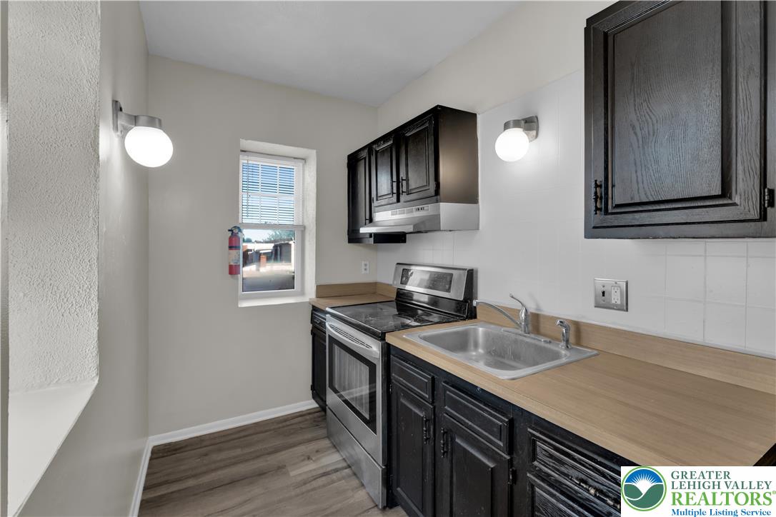 439 West Walnut Street Property Photo 4