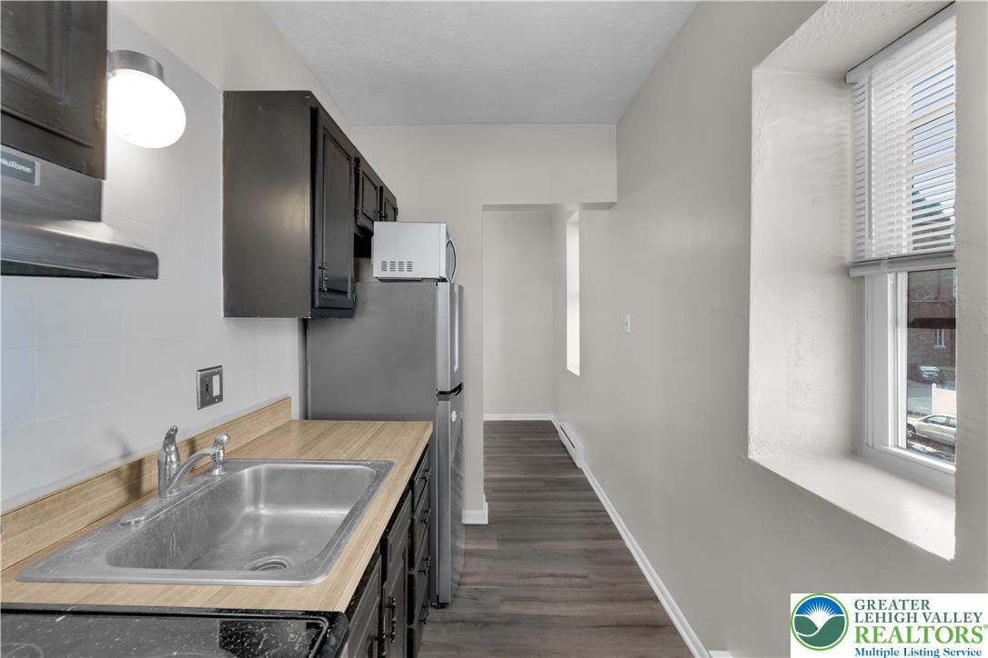 439 West Walnut Street Property Photo 5