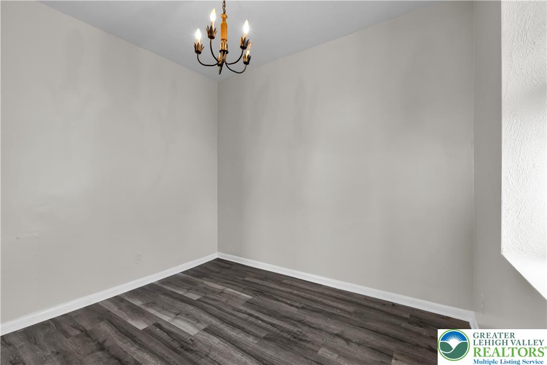 439 West Walnut Street Property Photo 6