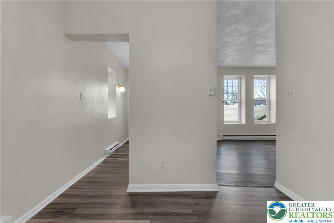 439 West Walnut Street Property Photo 7