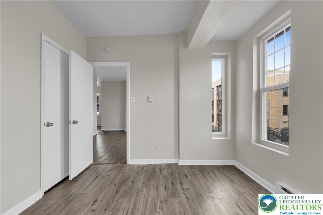 439 West Walnut Street Property Photo 12