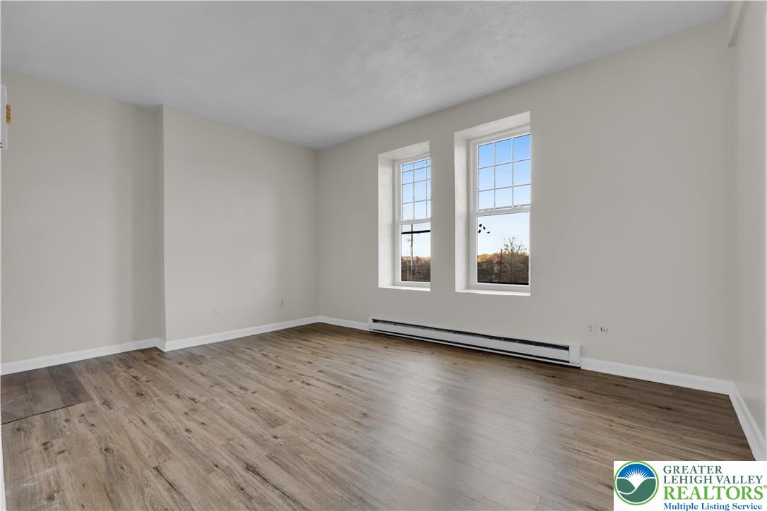 439 West Walnut Street Property Photo 13