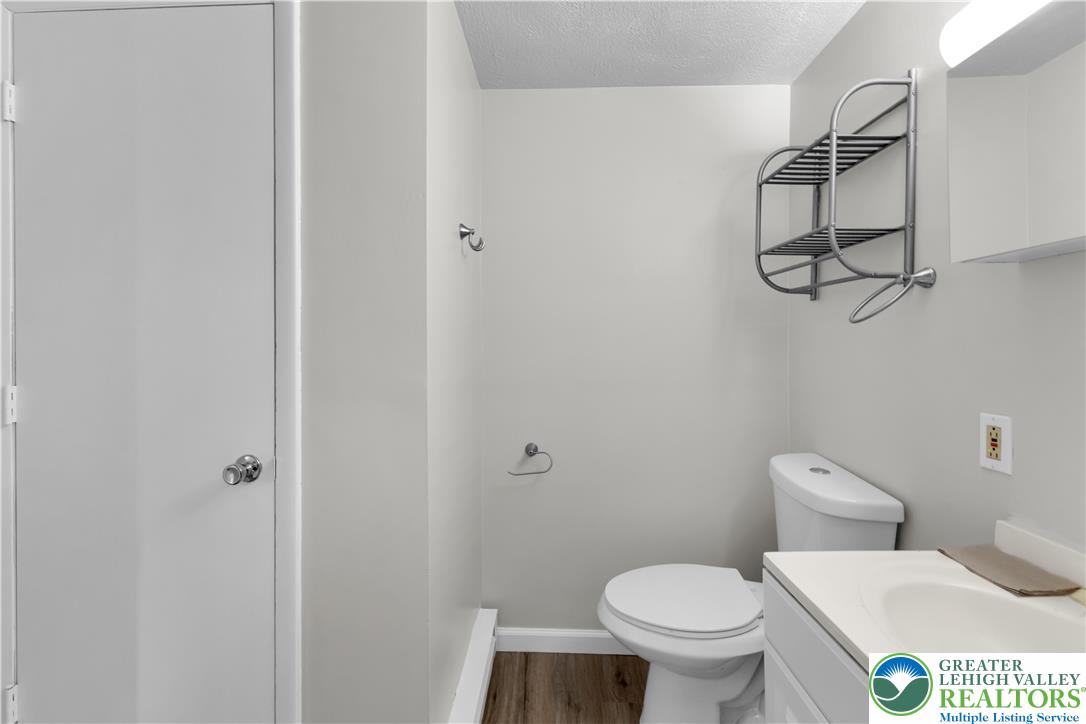 439 West Walnut Street Property Photo 15