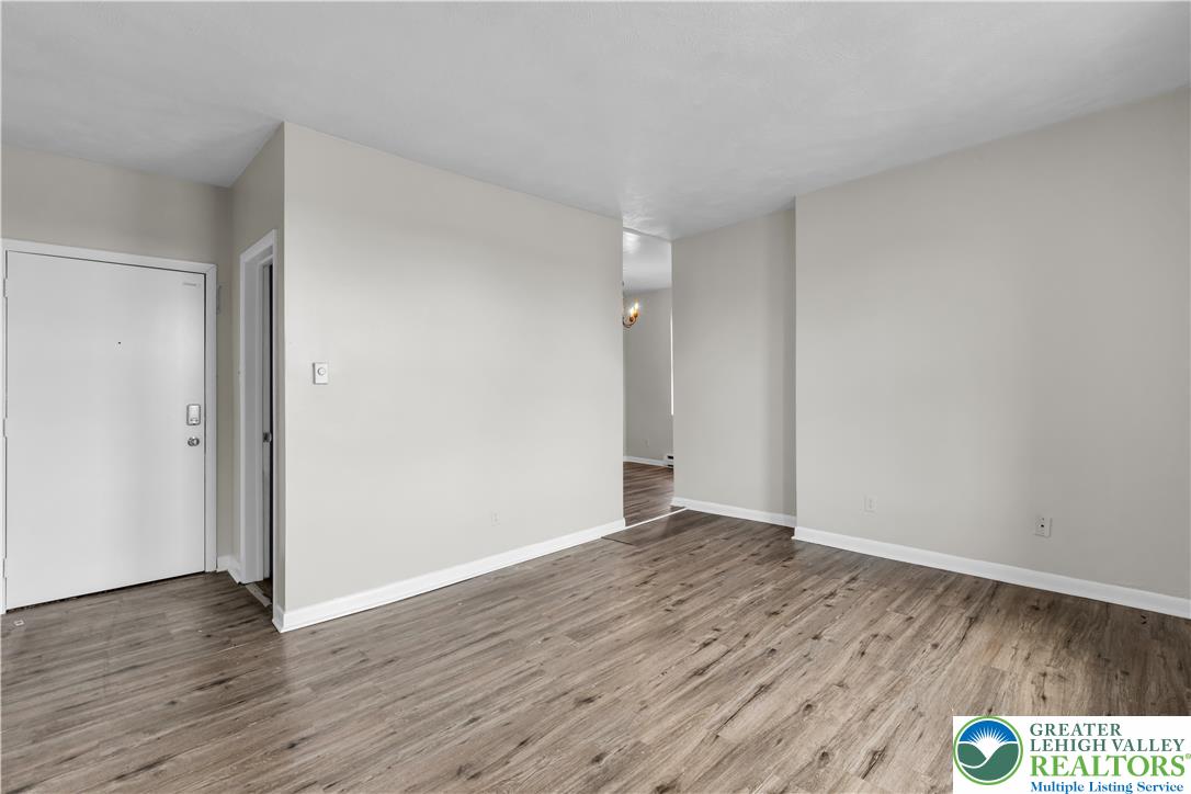 439 West Walnut Street Property Photo 17