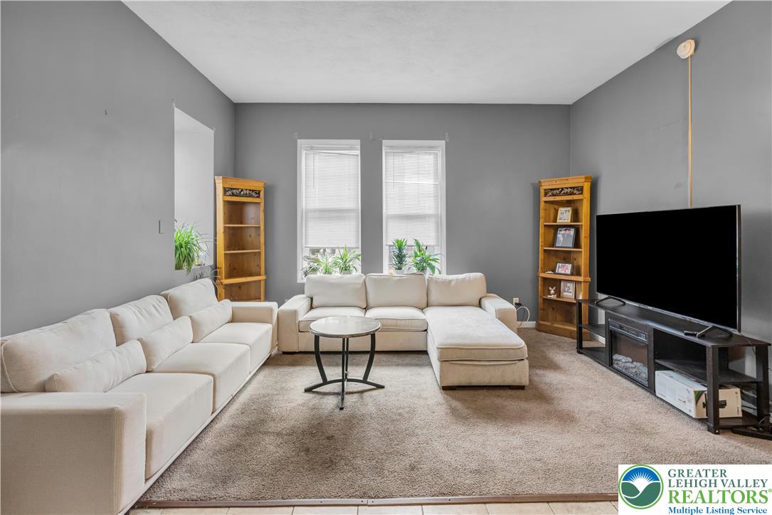 439 West Walnut Street Property Photo 18