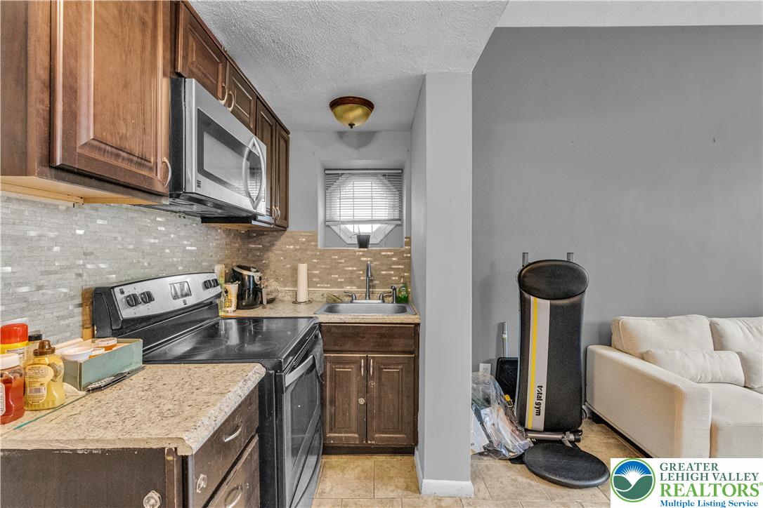 439 West Walnut Street Property Photo 19