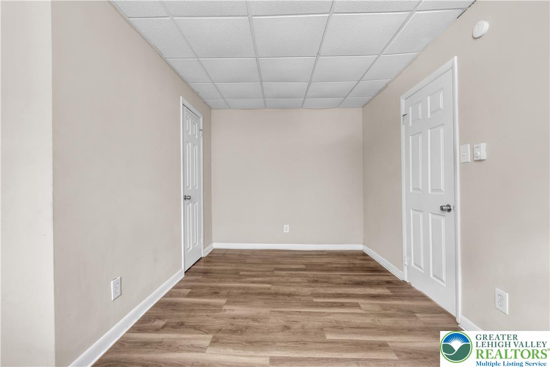 439 West Walnut Street Property Photo 23