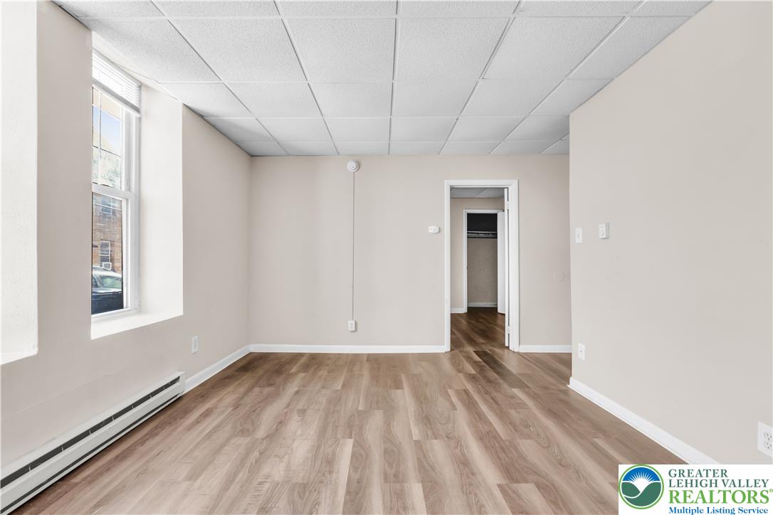 439 West Walnut Street Property Photo 26