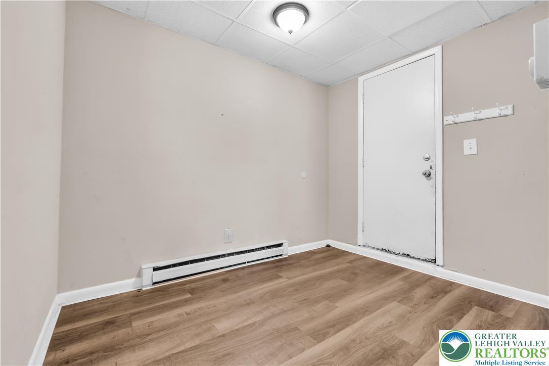 439 West Walnut Street Property Photo 27
