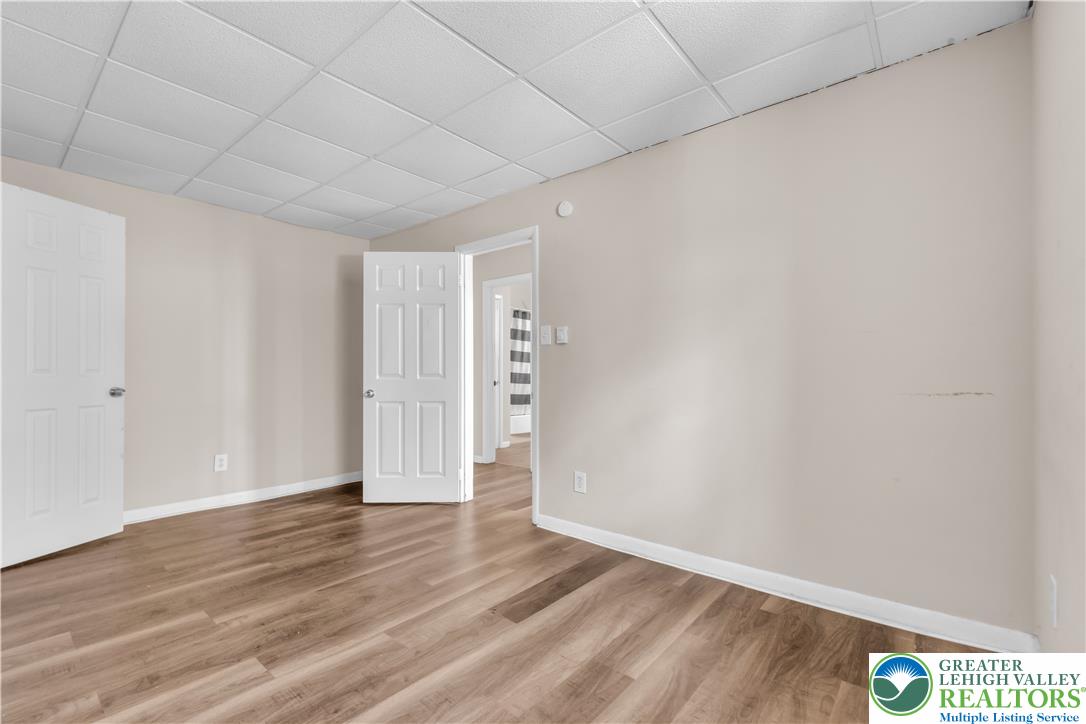 439 West Walnut Street Property Photo 34