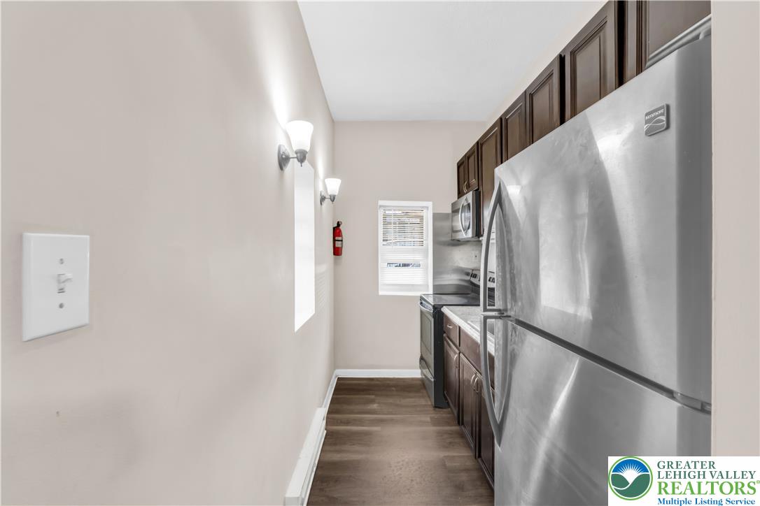 439 West Walnut Street Property Photo 35