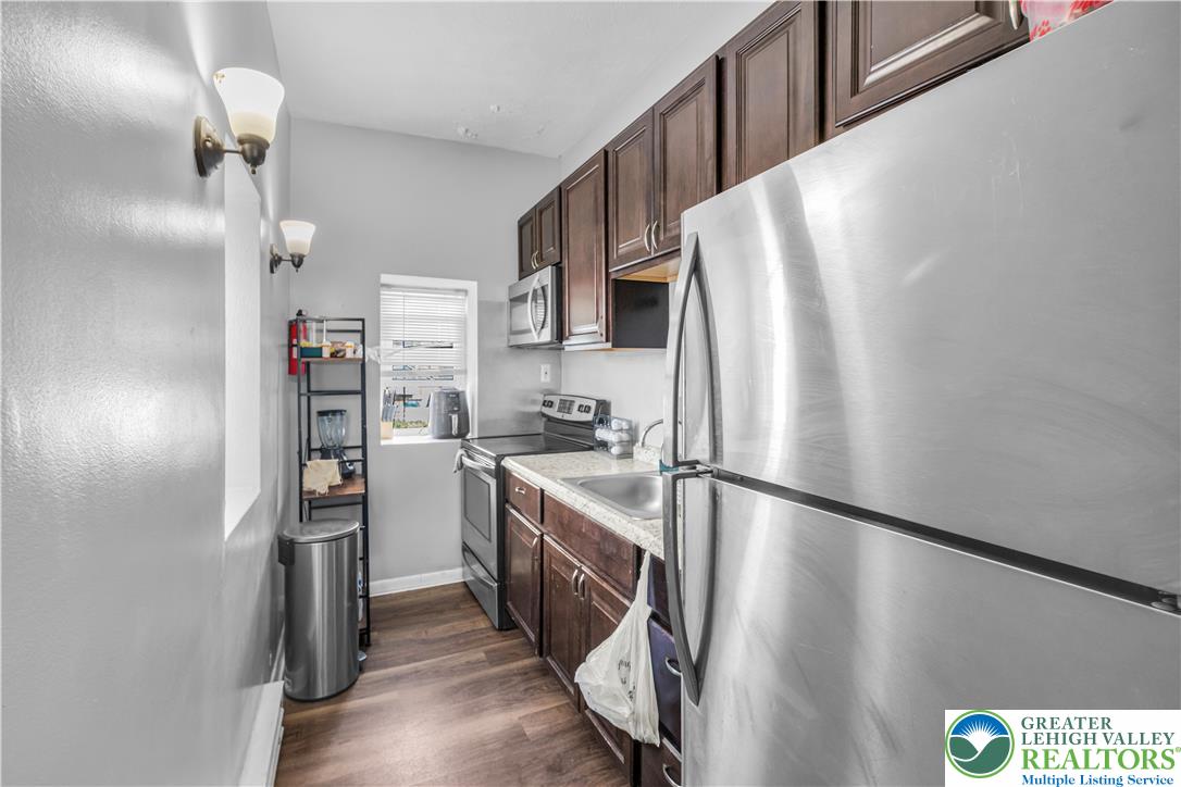 439 West Walnut Street Property Photo 46
