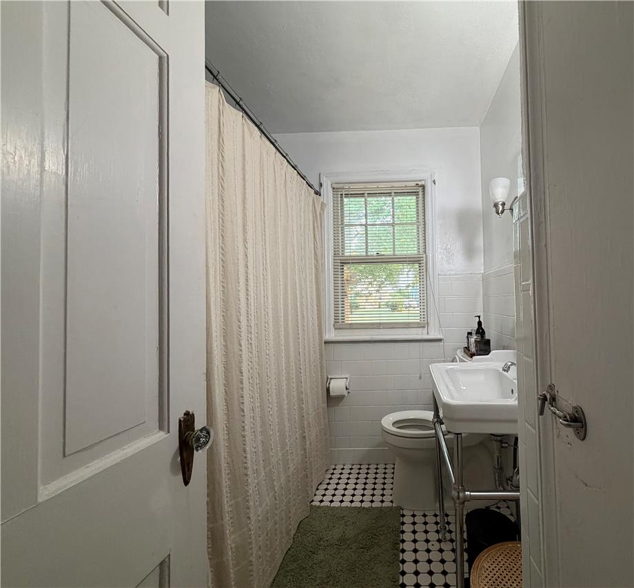 2714 Broad Street Property Photo 8