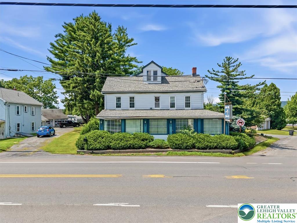 402 West Moorestown Road Property Photo 1