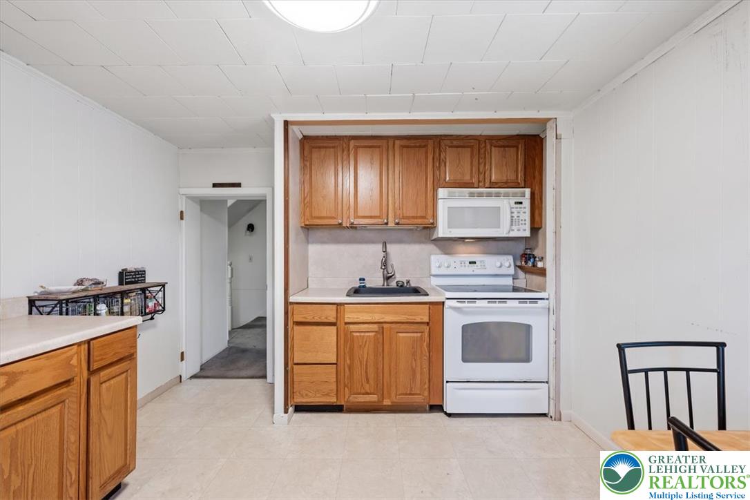 402 West Moorestown Road Property Photo 32