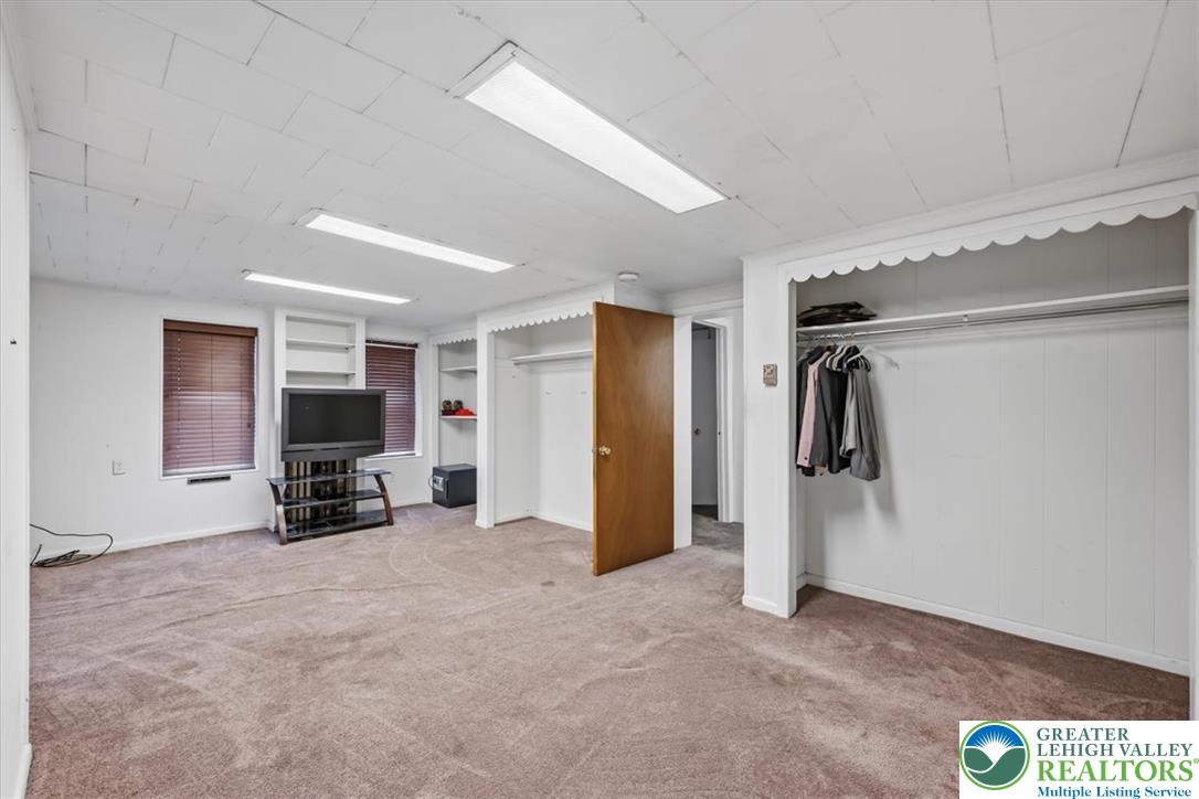 402 West Moorestown Road Property Photo 33