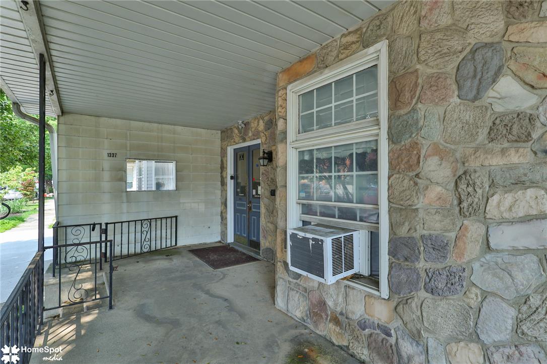 1337 Washington Street Property Photo 3