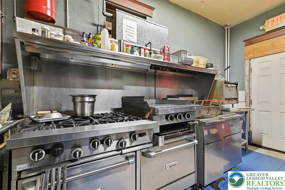 10 Lehigh Street Property Photo 23