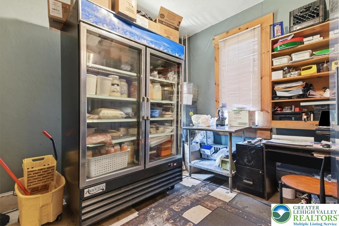 10 Lehigh Street Property Photo 24