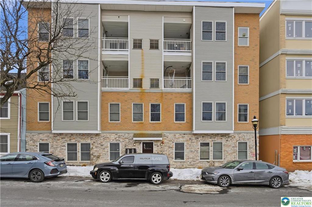 623 Walnut Avenue B2 Property Photo 1