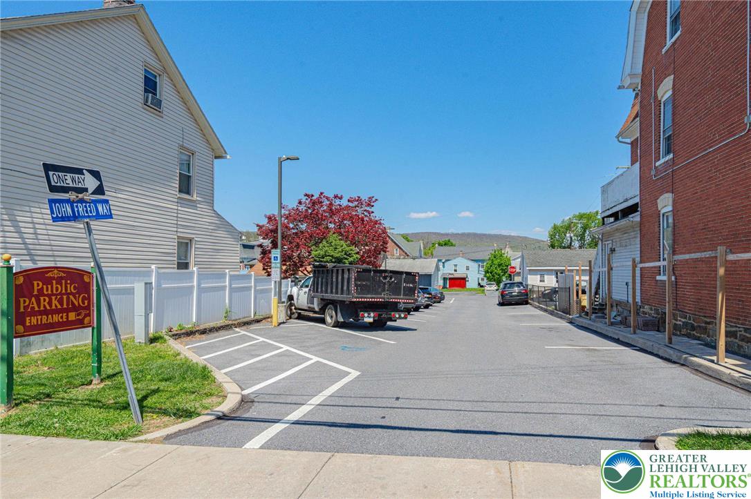 662 Main Street Property Photo 8