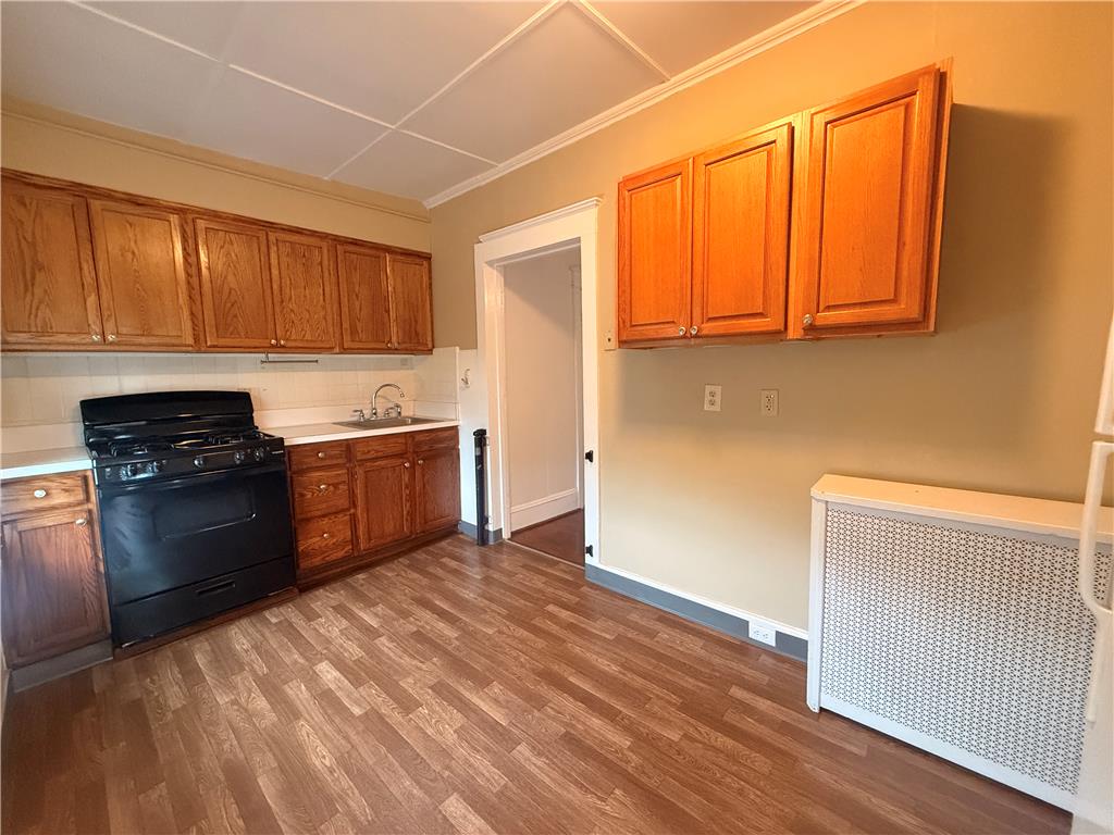 943 Center Street 2 Property Photo 4