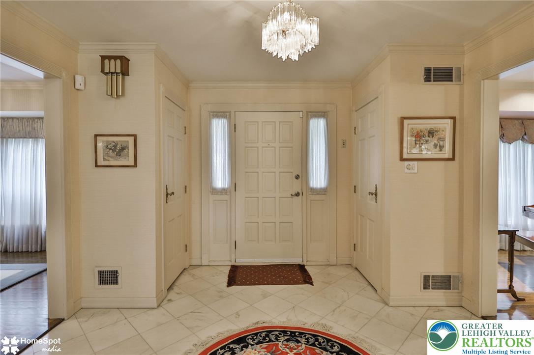 926 North Arch Street Property Photo 4