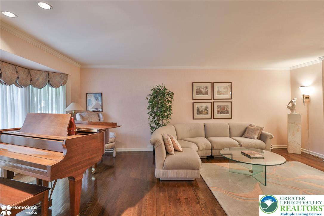 926 North Arch Street Property Photo 6